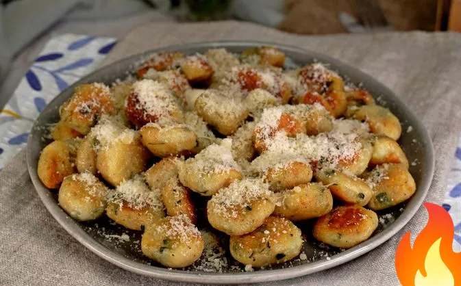 Постер Картофельные ньокки с базиликом и сыром