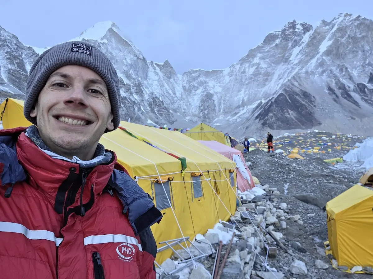 Alpinist român străbate 2.200 km în drumul spre cele șapte vârfuri