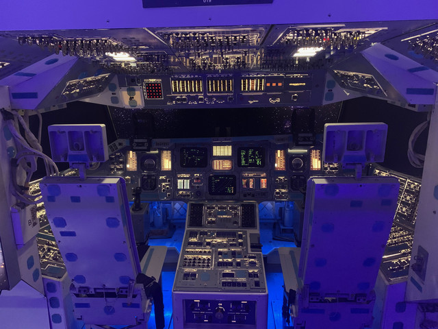 Une belle expo spatiale mais une étrangeté horlogère IMG-5968