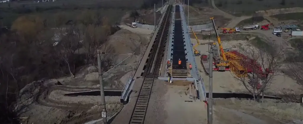 CFR efectuează teste tehnice la un viaduct feroviar din sudul României