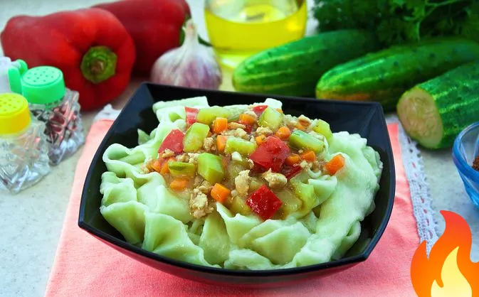 Постер Огуречная лапша с овощами и куриным фаршем