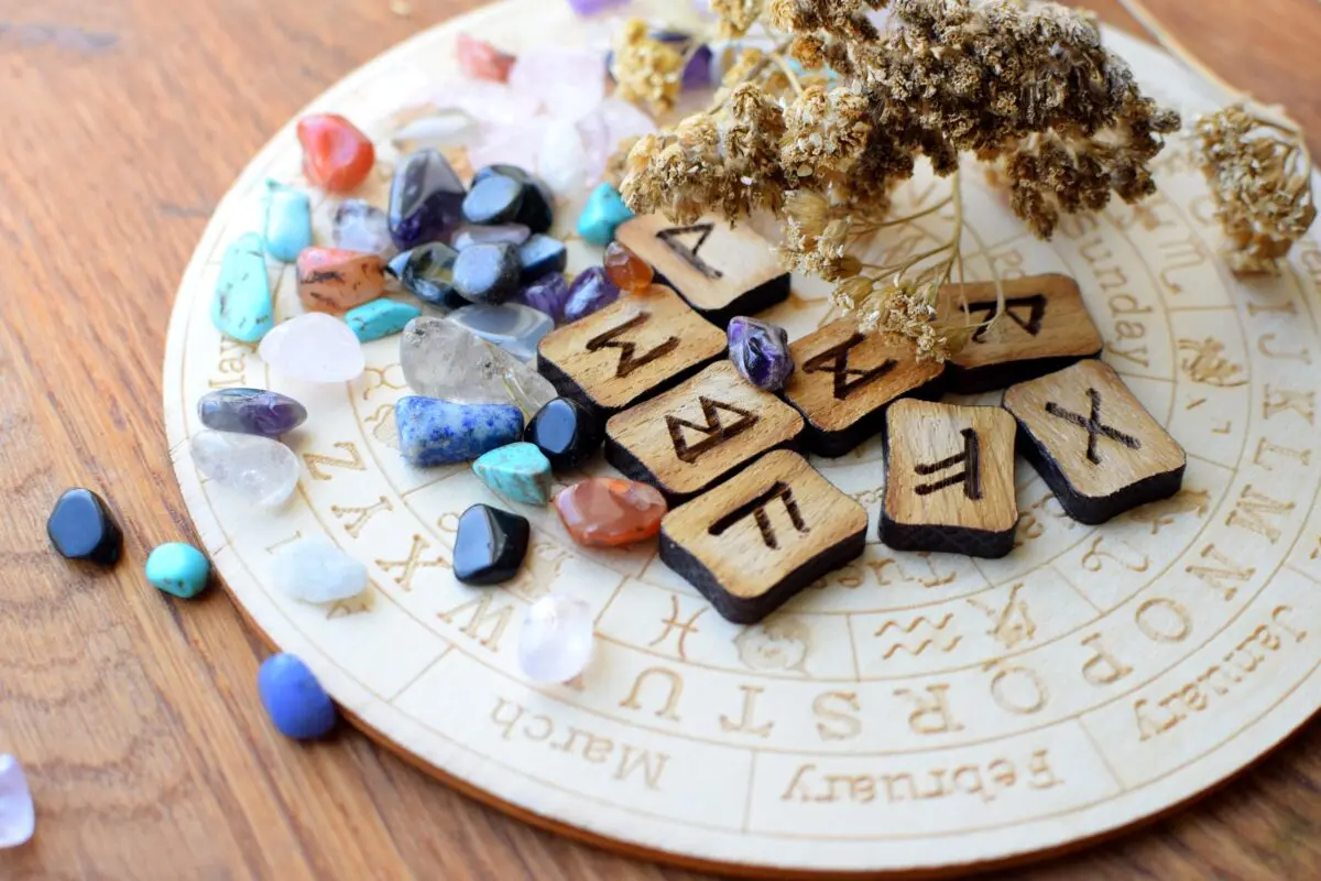 Surprize financiare: runa Fehu anunță creșterea venitului pentru un zodiac.