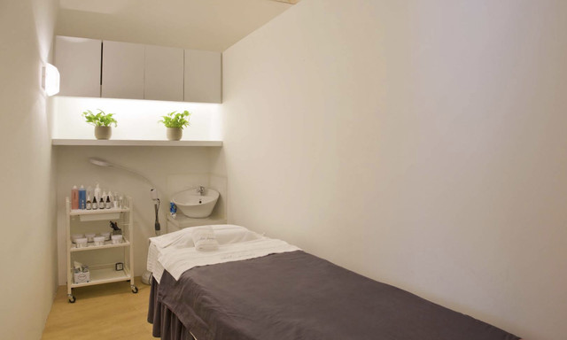 Treatment room at Kuko TCM Aesthetic with a prepared treatment bed