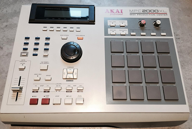 Akai MPC 2000