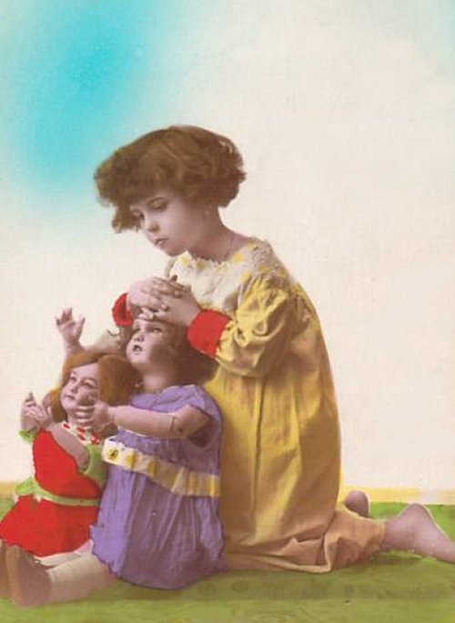 1920dollspraying.jpg