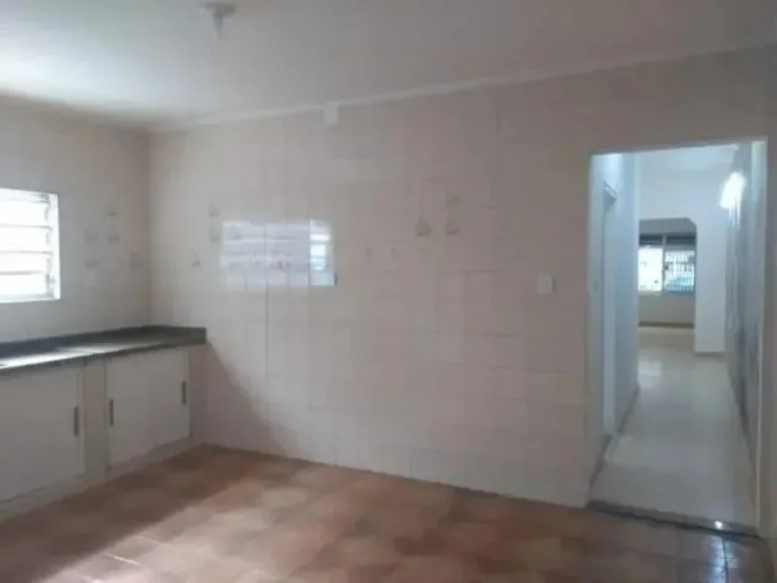 Casa à venda com 193m², 5 quartos, 1 suíte e 3 vagas em Vila Barreto