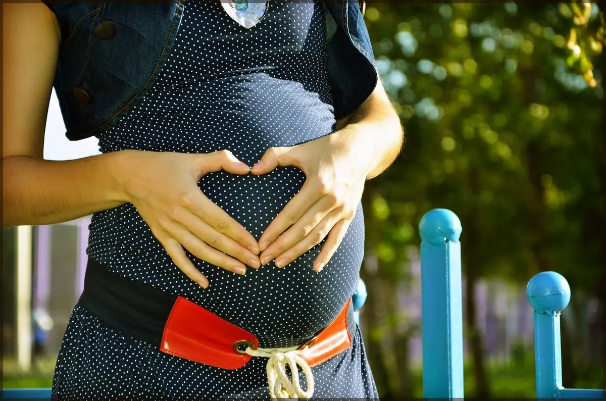 Pregnant Women Can Lower Health Risks with Simple Lifestyle Changes