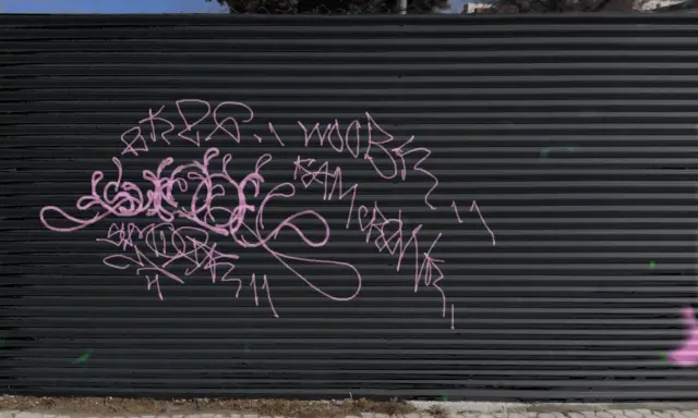 Graffiti artwork by Sumoe